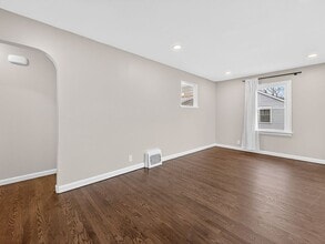 8232 Davenport Dr in Berkeley, MO - Building Photo - Building Photo