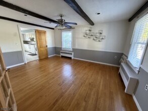 95 Westview Ave in Paramus, NJ - Building Photo - Building Photo