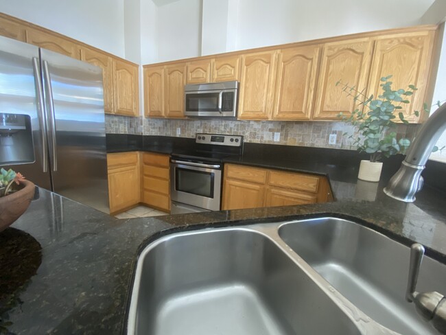 10877 McPeak Ln in Dublin, CA - Building Photo - Building Photo