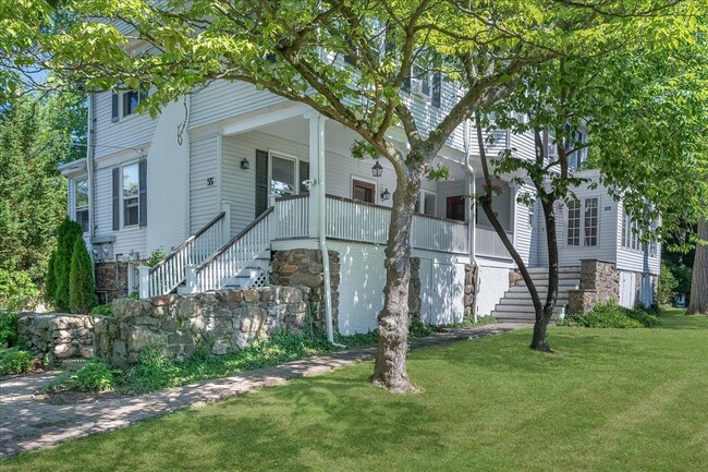 55-57 Chatsworth Ave-Unit -57 in Larchmont, NY - Building Photo - Building Photo