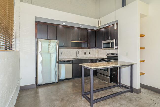 East End Village Lofts and Penthouses in Tulsa, OK - Foto de edificio - Interior Photo