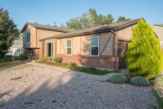 6567 Charter Dr in Colorado Springs, CO - Foto de edificio - Building Photo