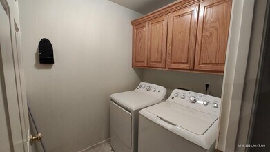 2301 SE Chinaberry Ave in Roseburg, OR - Building Photo - Building Photo