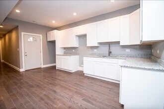 1321 S Millard Ave in Chicago, IL - Building Photo - Building Photo