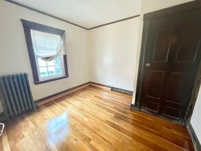 1082 Canterbury St, Unit 1 in Boston, MA - Foto de edificio - Building Photo