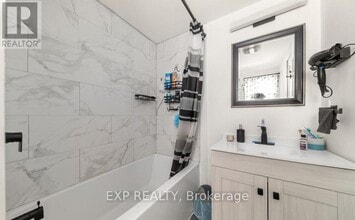 89 College St E in Belleville, ON - Building Photo - Building Photo