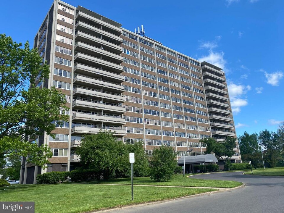 807 Barclay Towers in Cherry Hill Township, NJ - Building Photo
