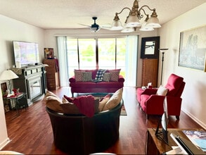 7014 Roundleaf Dr in Jacksonville, FL - Building Photo - Building Photo
