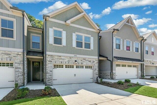 2045 Maggie Vly Dr in Apex, NC - Building Photo