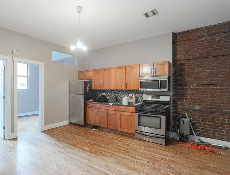 128 Manhattan Ave in Brooklyn, NY - Building Photo