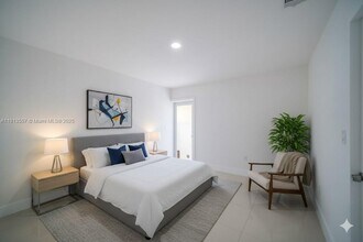 2388 NE 173rd St in North Miami Beach, FL - Building Photo - Building Photo