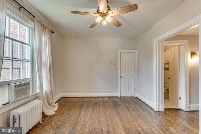 2527 Q St NW, Unit 204 in Washington, DC - Building Photo - Building Photo