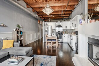 1250 W Van Buren St, Unit #207 in Chicago, IL - Building Photo - Building Photo