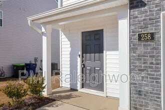 258 Palm Dr in Sanford, NC - Building Photo - Building Photo