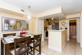 3036 Parkway Blvd, Unit 305 in Kissimmee, FL - Building Photo - Building Photo