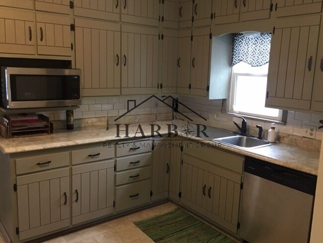 property at 1610 4th St NE