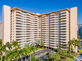 Coral Ridge Towers South in Fort Lauderdale, FL - Building Photo