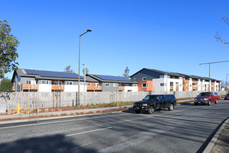 Sequoia Belle Haven in Menlo Park, CA - Building Photo - Primary Photo