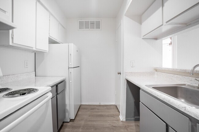 8915 Broadway in Houston, TX - Foto de edificio - Interior Photo