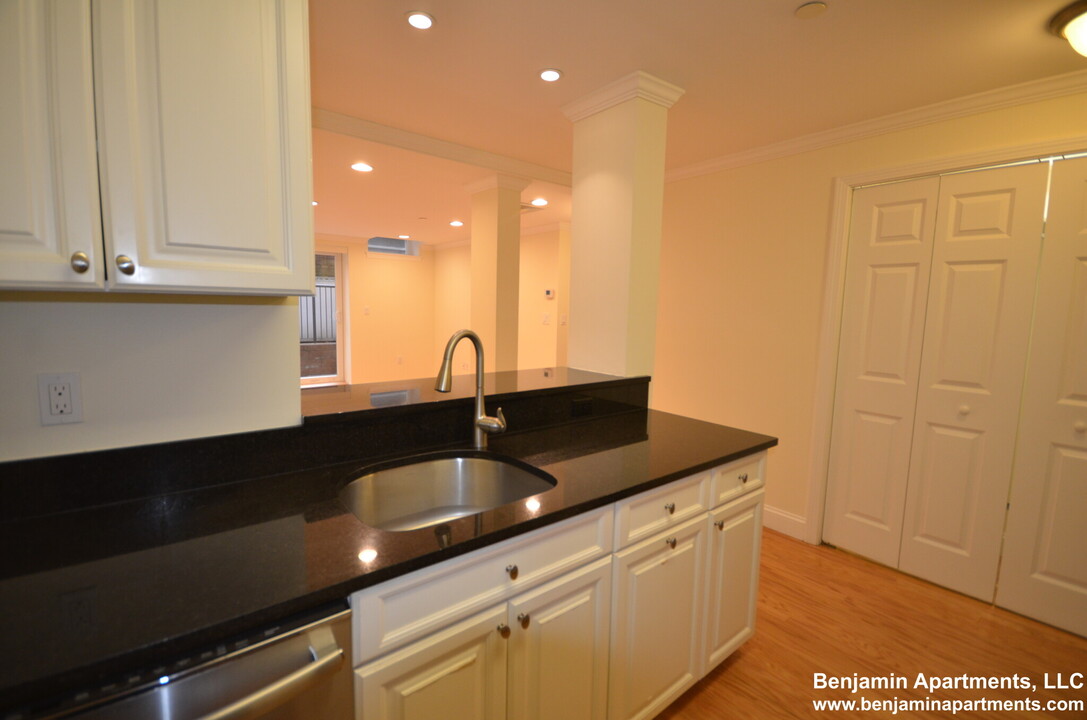 16 Chauncy St, Unit B in Cambridge, MA - Building Photo