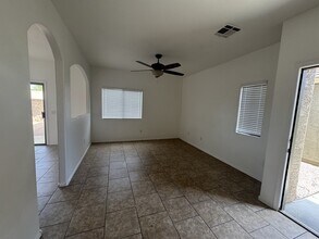 4060 E Melinda Ln in Phoenix, AZ - Building Photo - Building Photo