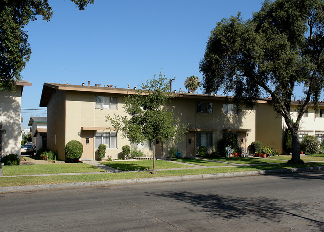 2710 S Rosewood Ave in Santa Ana, CA - Building Photo - Building Photo