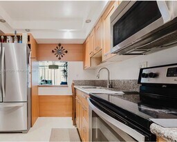 8300 Sands Point Blvd in Tamarac, FL - Building Photo