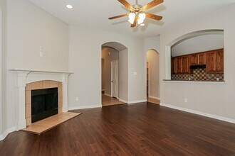 311 Galloping Hill Rd in Red Oak, TX - Foto de edificio - Building Photo