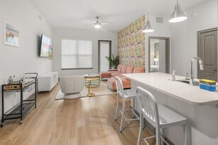 8936 Williams Cir in Naples, FL - Building Photo