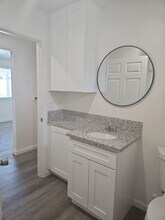 2319 Wilshire Alley in Bakersfield, CA - Building Photo - Building Photo