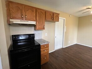 806 Canna St in Channelview, TX - Foto de edificio - Building Photo