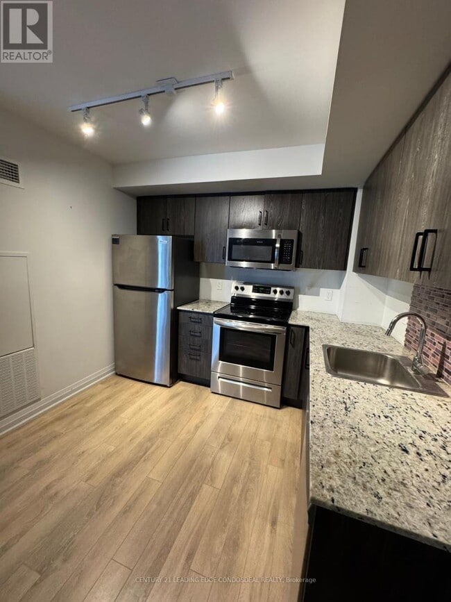 20 Meadowglen Pl in Toronto, ON - Building Photo - Building Photo