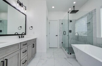 2413 Anita St in Houston, TX - Building Photo - Building Photo