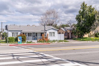 11655 Burbank Blvd in North Hollywood, CA - Building Photo - Building Photo