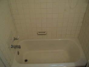 2833 28th St SE-Unit -# 4 in Washington, DC - Building Photo - Building Photo
