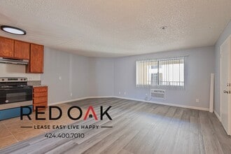 2448 N Eastern Ave, Unit 209 in Los Angeles, CA - Foto de edificio - Building Photo