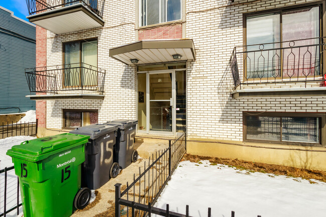 15 Rolland Av in Lachine, QC - Building Photo - Building Photo