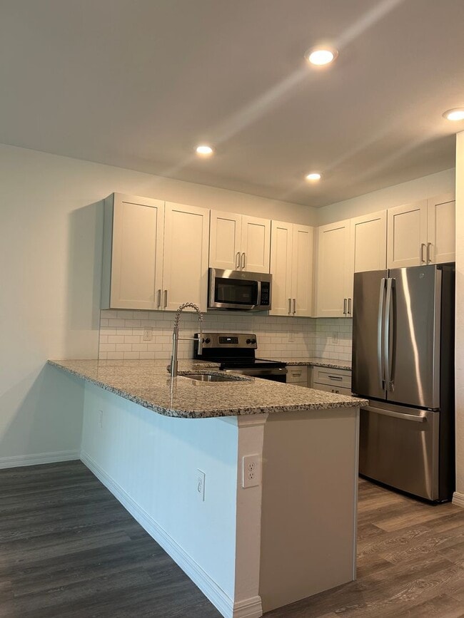 850 SE 8th St in Cape Coral, FL - Building Photo - Building Photo