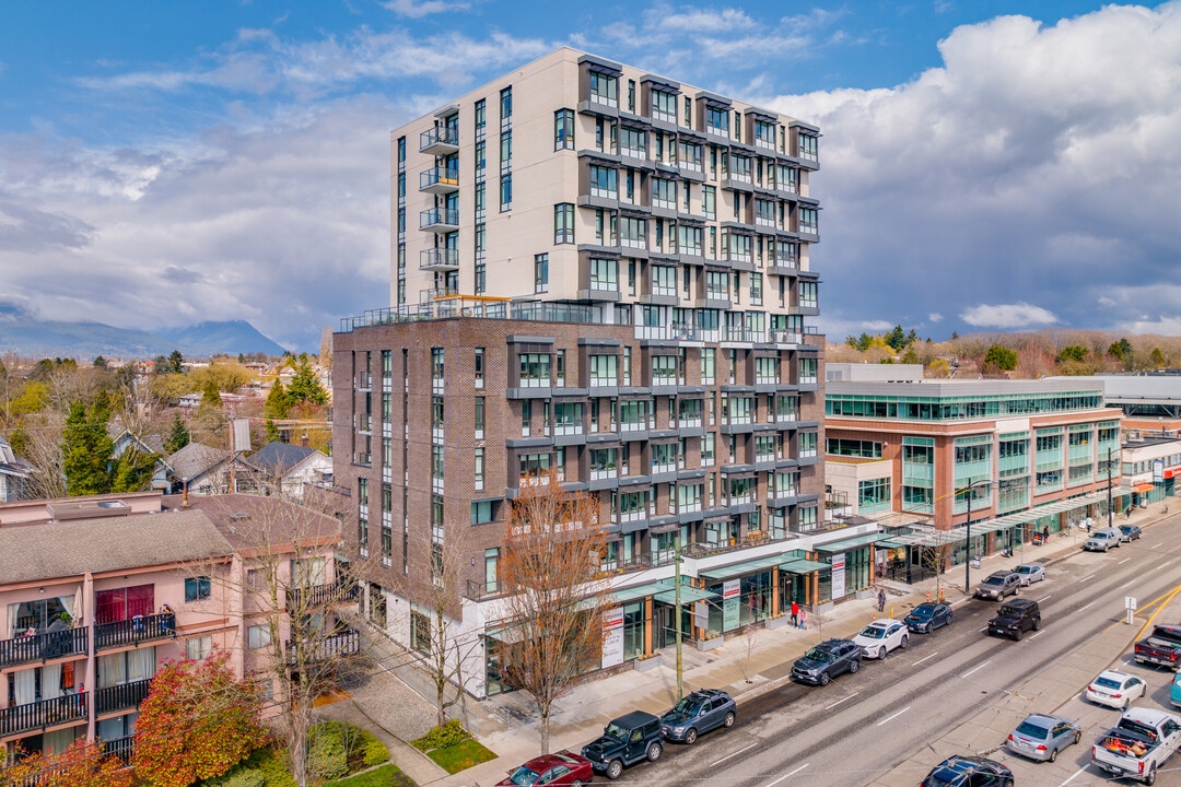 Hub Place in Vancouver, BC - Building Photo