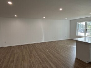 38 Golden Hill St in Milford, CT - Building Photo - Building Photo