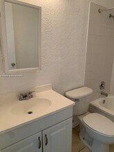 811 NW 46th Ave in Plantation, FL - Building Photo - Building Photo