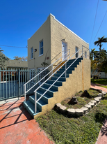 137 SE 1st Ave in Dania Beach, FL - Building Photo