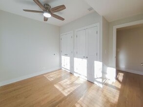 2020 W Ainslie St, Unit 1 in Chicago, IL - Foto de edificio - Building Photo