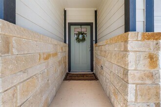 208 Bunting Ln in Bertram, TX - Building Photo - Building Photo