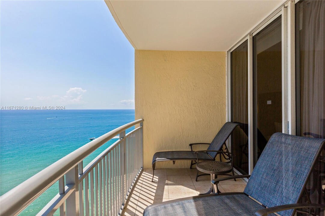 17375 Collins Ave in Sunny Isles Beach, FL - Building Photo