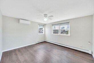 45 Walnut Ln in Hicksville, NY - Foto de edificio - Building Photo