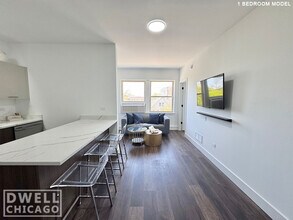 1553 W Hollywood Ave, Unit 1 in Chicago, IL - Building Photo - Building Photo