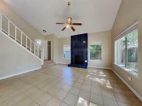 8527 Woodland Willows Dr in Houston, TX - Building Photo - Building Photo