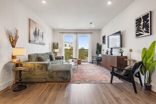 7522 1/2 West Slaughter Lane-SI FL1-ID1537449P, Unit SI FL1-ID1537449P in Austin, TX - Building Photo