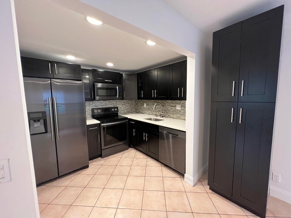 679 Normandy O in Delray Beach, FL - Building Photo